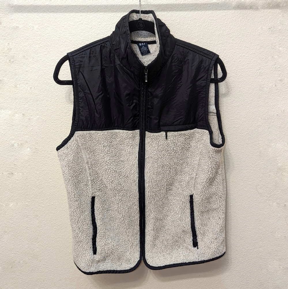 Gap Sherpa vest - beige and black
